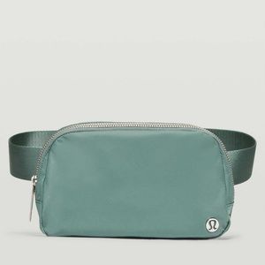 Lululemon everywhere belt bag